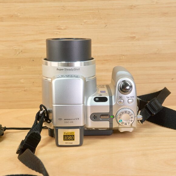 Sony DSC-H9 Digital Camera / 8.1MP / 15x Carl Zeiss Zoom Lens / Japan - Picture 7 of 11